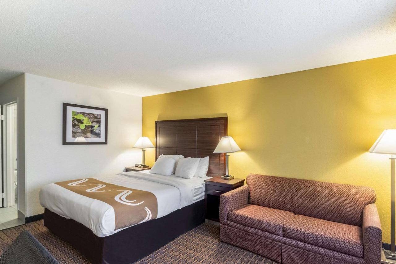 Quality Inn Milwaukee- Brookfield Dış mekan fotoğraf