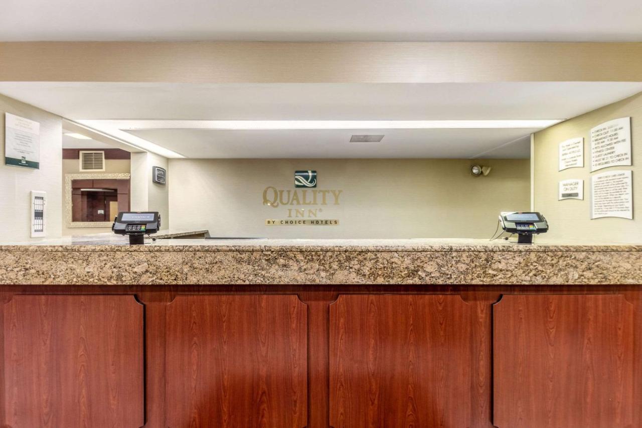 Quality Inn Milwaukee- Brookfield Dış mekan fotoğraf