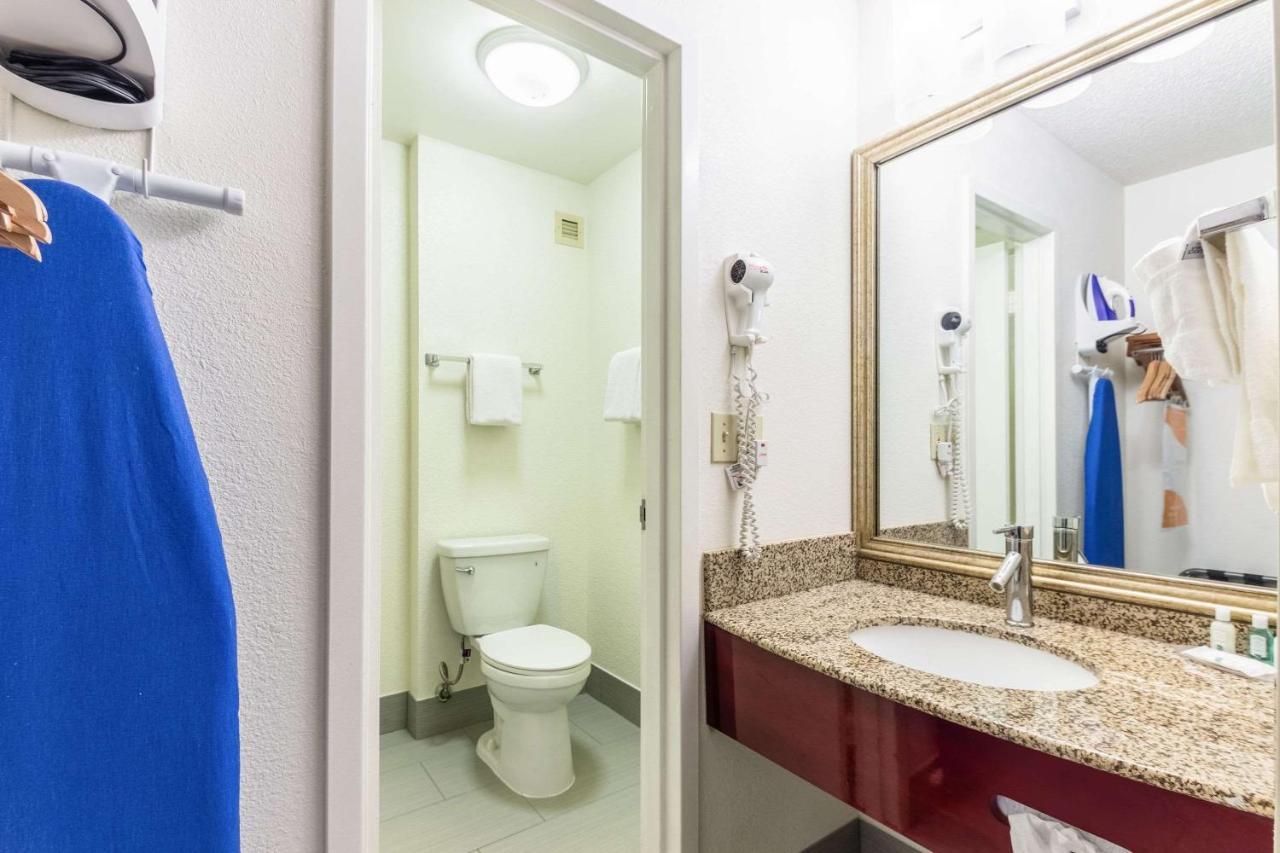 Quality Inn Milwaukee- Brookfield Dış mekan fotoğraf