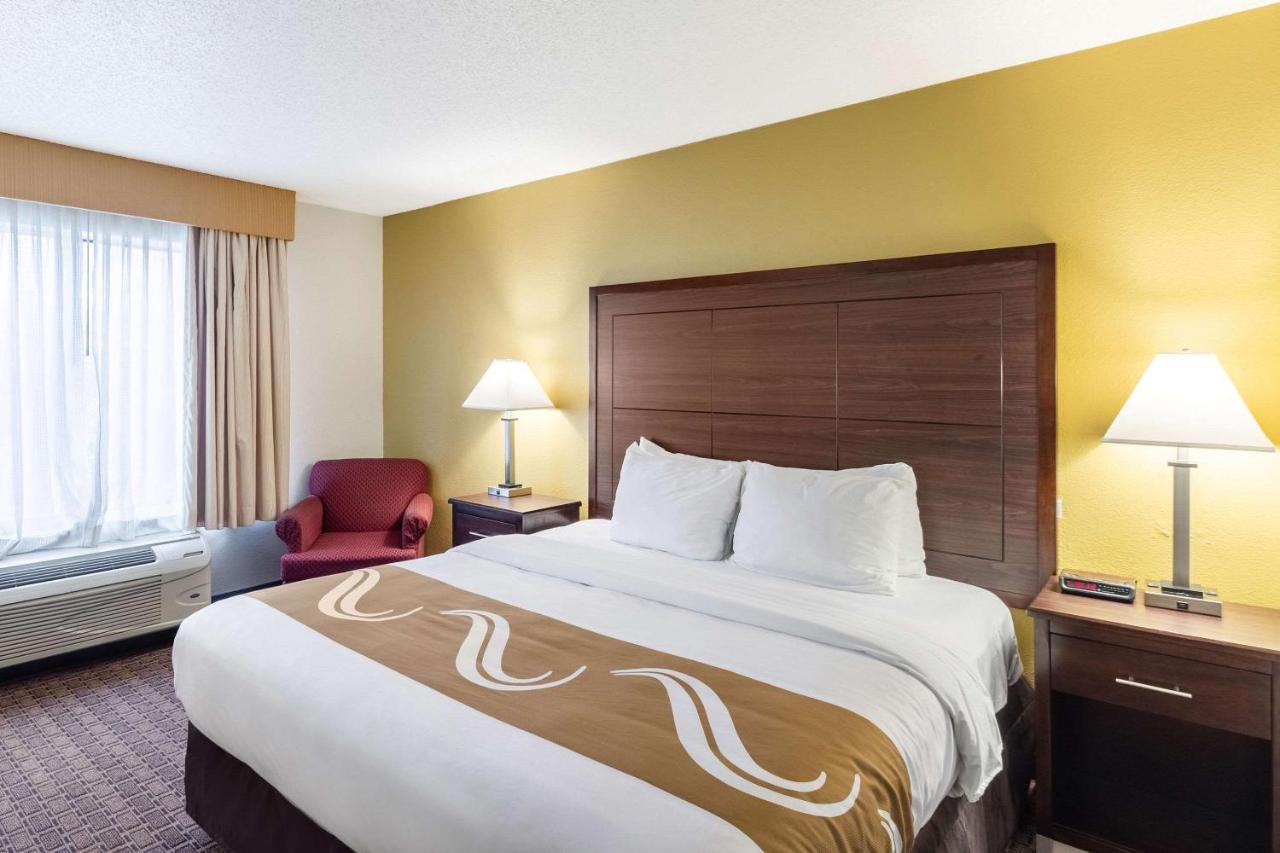 Quality Inn Milwaukee- Brookfield Dış mekan fotoğraf